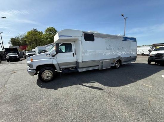 Picture of 2005 Chevrolet C5500 Bus Duramax V-Shaped