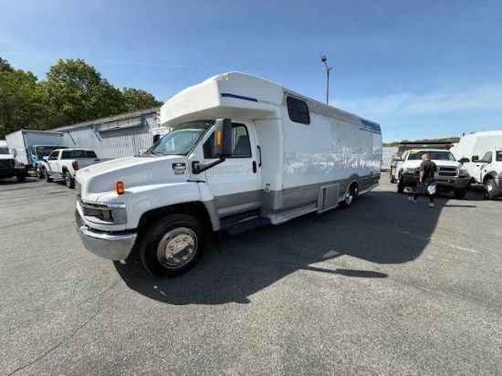 Picture of 2005 Chevrolet C5500 Bus Duramax V-Shaped