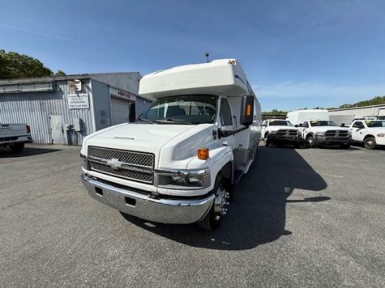 Picture of 2005 Chevrolet C5500 Bus Duramax V-Shaped
