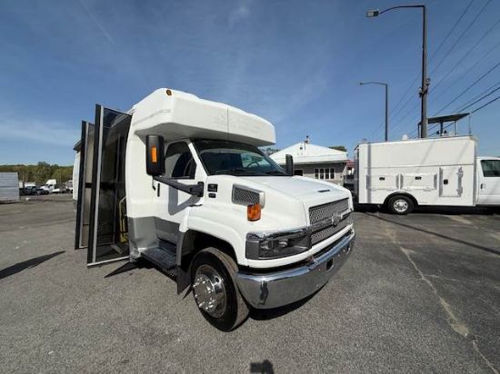Picture of 2005 Chevrolet C5500 Bus Duramax V-Shaped