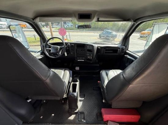 Picture of 2005 Chevrolet C5500 Bus Duramax V-Shaped