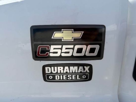 Picture of 2005 Chevrolet C5500 Bus Duramax V-Shaped