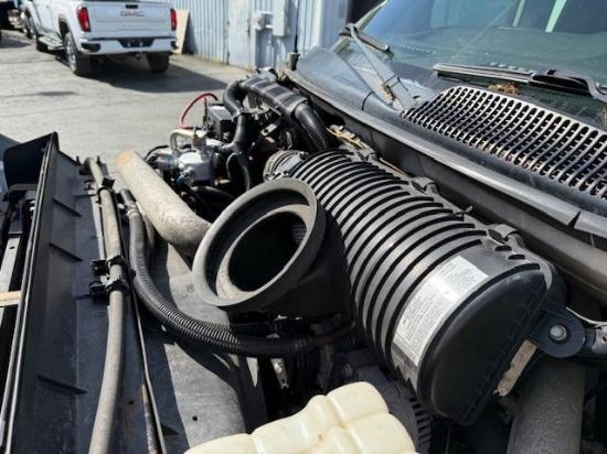 Picture of 2005 Chevrolet C5500 Bus Duramax V-Shaped