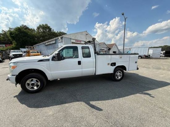 Picture of 2011 Ford F-350 Extended Cab Mechanic / Service Truck, 4x4, Tow Hitch, Reading Bed, Utility, Diesel, Low Miles, Construction, Handyman Ford V-Shaped