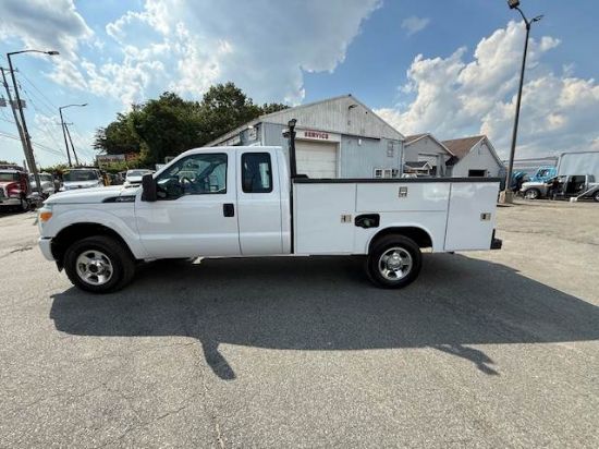 Picture of 2011 Ford F-350 Extended Cab Mechanic / Service Truck, 4x4, Tow Hitch, Reading Bed, Utility, Diesel, Low Miles, Construction, Handyman Ford V-Shaped