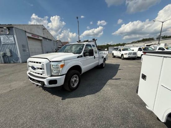 Picture of 2011 Ford F-350 Extended Cab Mechanic / Service Truck, 4x4, Tow Hitch, Reading Bed, Utility, Diesel, Low Miles, Construction, Handyman Ford V-Shaped