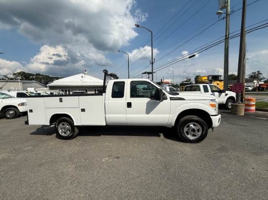 Picture of 2011 Ford F-350 Extended Cab Mechanic / Service Truck, 4x4, Tow Hitch, Reading Bed, Utility, Diesel, Low Miles, Construction, Handyman Ford V-Shaped