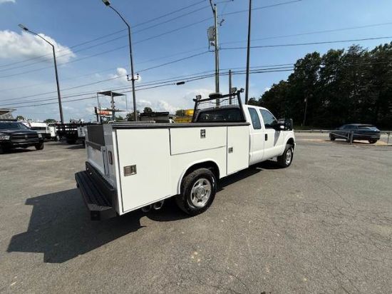 Picture of 2011 Ford F-350 Extended Cab Mechanic / Service Truck, 4x4, Tow Hitch, Reading Bed, Utility, Diesel, Low Miles, Construction, Handyman Ford V-Shaped