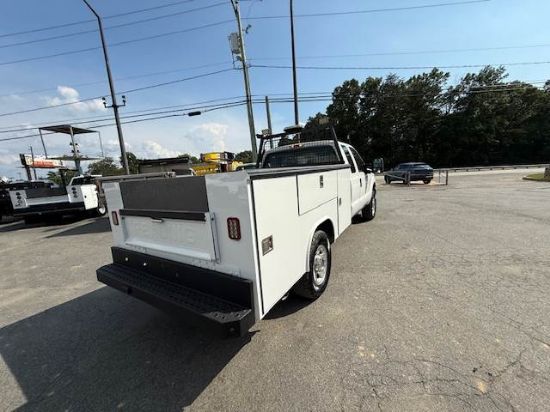Picture of 2011 Ford F-350 Extended Cab Mechanic / Service Truck, 4x4, Tow Hitch, Reading Bed, Utility, Diesel, Low Miles, Construction, Handyman Ford V-Shaped