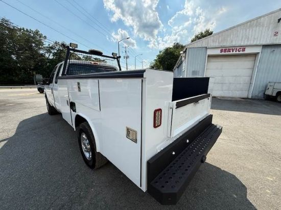 Picture of 2011 Ford F-350 Extended Cab Mechanic / Service Truck, 4x4, Tow Hitch, Reading Bed, Utility, Diesel, Low Miles, Construction, Handyman Ford V-Shaped