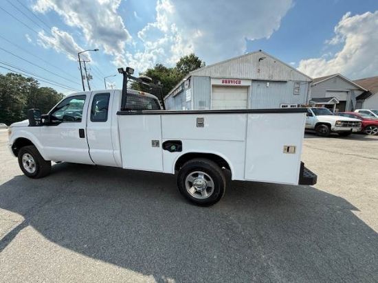 Picture of 2011 Ford F-350 Extended Cab Mechanic / Service Truck, 4x4, Tow Hitch, Reading Bed, Utility, Diesel, Low Miles, Construction, Handyman Ford V-Shaped