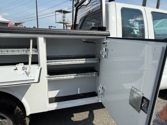 Picture of 2011 Ford F-350 Extended Cab Mechanic / Service Truck, 4x4, Tow Hitch, Reading Bed, Utility, Diesel, Low Miles, Construction, Handyman Ford V-Shaped