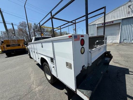 Picture of 2011 Ford F-550 Mechanic / Service Truck, Contractor, Gasoline, Handyman, Plumber, Electrical, Utility, Work Truck Ford V-Shaped