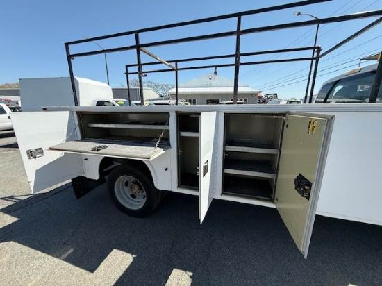 Picture of 2011 Ford F-550 Mechanic / Service Truck, Contractor, Gasoline, Handyman, Plumber, Electrical, Utility, Work Truck Ford V-Shaped