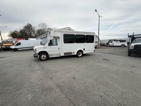 Picture of 2016 Ford Econoline Bus, 12 Children Passenger, Transporter, Mini, Rear Heat and A/C, Handicap, Seatbelts, Food Truck, Church, Van Ford V-Shaped