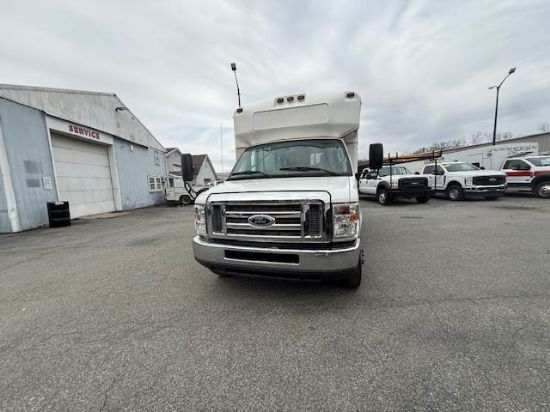 Picture of 2016 Ford Econoline Bus, 12 Children Passenger, Transporter, Mini, Rear Heat and A/C, Handicap, Seatbelts, Food Truck, Church, Van Ford V-Shaped