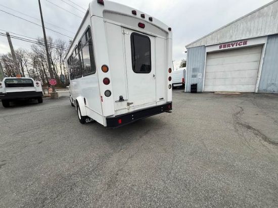 Picture of 2016 Ford Econoline Bus, 12 Children Passenger, Transporter, Mini, Rear Heat and A/C, Handicap, Seatbelts, Food Truck, Church, Van Ford V-Shaped