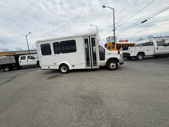 Picture of 2016 Ford Econoline Bus,12 Children Passenger, Transporter, Mini, Rear Heat and A/C, Handicap, Seatbelts, Food Truck, Church, Van Ford V-Shaped
