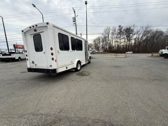 Picture of 2016 Ford Econoline Bus,12 Children Passenger, Transporter, Mini, Rear Heat and A/C, Handicap, Seatbelts, Food Truck, Church, Van Ford V-Shaped