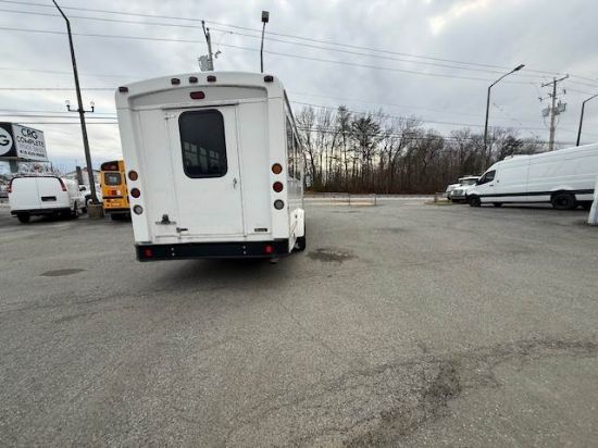 Picture of 2016 Ford Econoline Bus,12 Children Passenger, Transporter, Mini, Rear Heat and A/C, Handicap, Seatbelts, Food Truck, Church, Van Ford V-Shaped