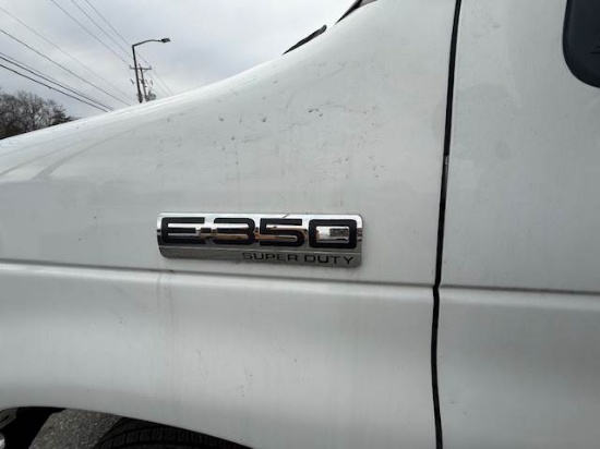 Picture of 2016 Ford Econoline Bus,12 Children Passenger, Transporter, Mini, Rear Heat and A/C, Handicap, Seatbelts, Food Truck, Church, Van Ford V-Shaped
