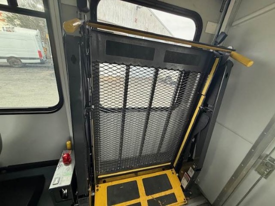 Picture of 2016 Ford Econoline Bus,12 Children Passenger, Transporter, Mini, Rear Heat and A/C, Handicap, Seatbelts, Food Truck, Church, Van Ford V-Shaped