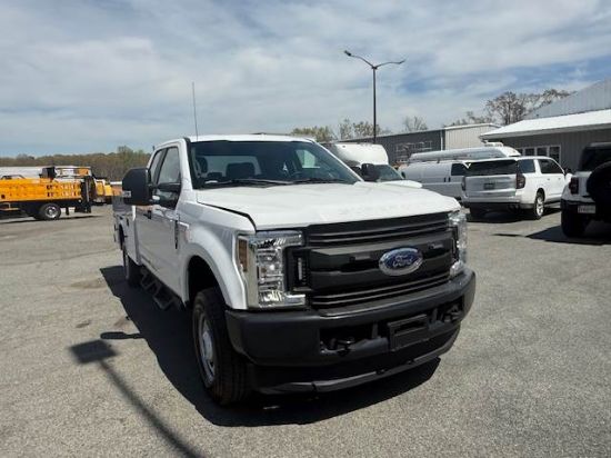 Picture of 2019 Ford F-250 Extended Cab Mechanic / Service Truck, 4x4, Gasoline, Plumber, 9FT Knapheide Bed, Electrician, Utility, 4WD , Low Miles Ford V-Shaped