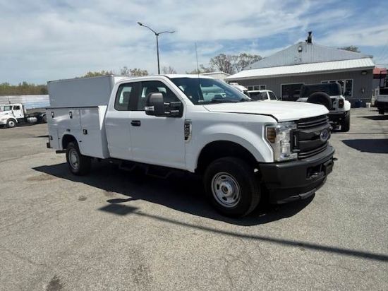 Picture of 2019 Ford F-250 Extended Cab Mechanic / Service Truck, 4x4, Gasoline, Plumber, 9FT Knapheide Bed, Electrician, Utility, 4WD , Low Miles Ford V-Shaped