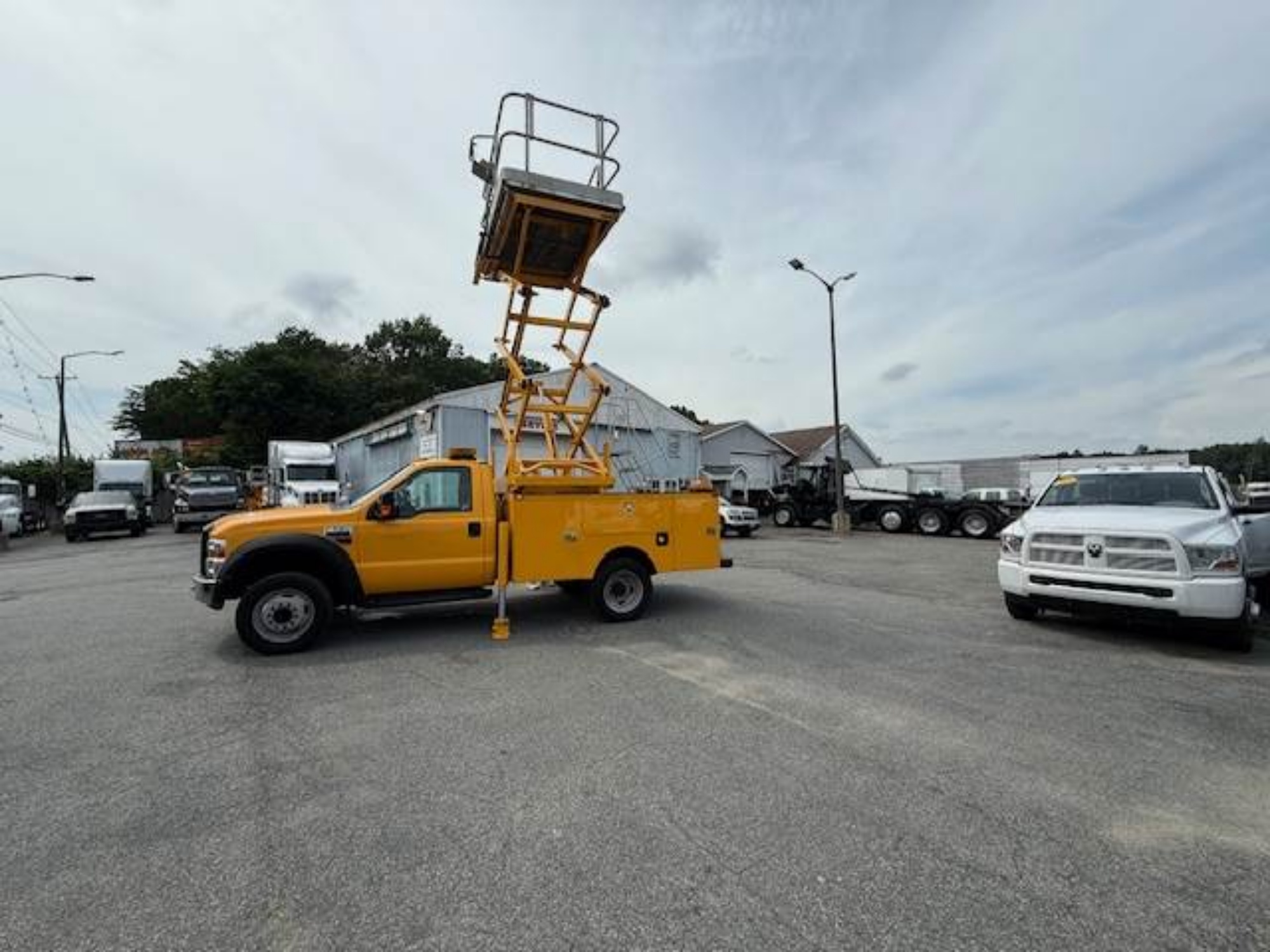Picture of 2008 Ford F-550 XLT Boom / Bucket Truck, Lift Truck,Low Miles Service Utility Body Invertor, Outriggers Bridge Truck Boom Aerial Man Lift Scissor Lift V-Shaped