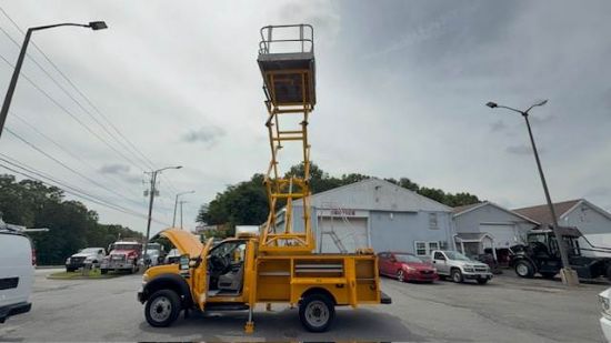 Picture of 2008 Ford F-550 XLT Boom / Bucket Truck, Lift Truck,Low Miles Service Utility Body Invertor, Outriggers Bridge Truck Boom Aerial Man Lift Scissor Lift V-Shaped