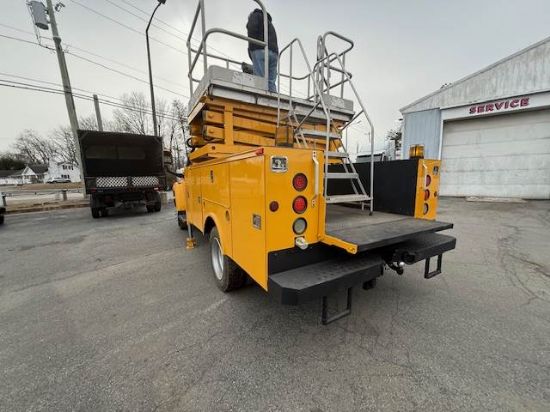 Picture of 2009 GMC C4 Boom / Bucket Truck, Lift Truck,Low Miles Service Utility Body Invertor, Outriggers Bridge Truck Boom Aerial Man Lift Scissor Lift GM LMM