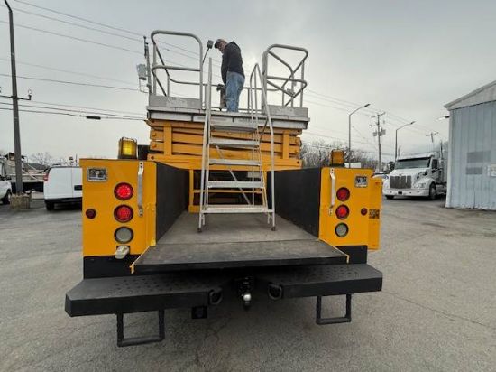 Picture of 2009 GMC C4 Boom / Bucket Truck, Lift Truck,Low Miles Service Utility Body Invertor, Outriggers Bridge Truck Boom Aerial Man Lift Scissor Lift GM LMM