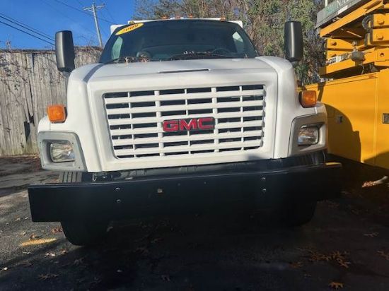 Picture of 2009 GMC C7 Mechanic / Service Truck, Enclosed Utility, Handyman, Electrician, Plumbing Truck, Diesel, Low Miles, 14ft Long, Allison, Work Truck Isuzu LF8