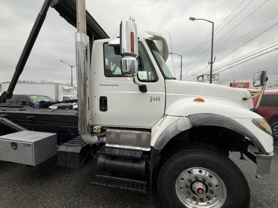 Picture of 2007 International 7600 Roll Off Truck, PreEmmisions, Cummins, Hauler, Dumpster, Trash, Recycling, Drop off, Tarp System Cummins ISM