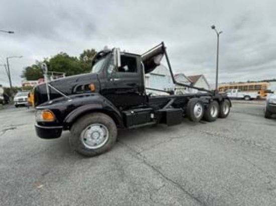 Picture of 2007 International 7600 Roll Off Truck, PreEmmisions, Cummins, Hauler, Dumpster, Trash, Recycling, Drop off, Tarp System Cummins ISM