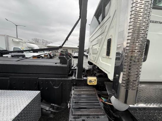 Picture of 2007 International 7600 Roll Off Truck, PreEmmisions, Cummins, Hauler, Dumpster, Trash, Recycling, Drop off, Tarp System Cummins ISM