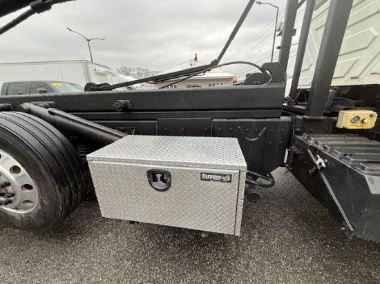 Picture of 2007 International 7600 Roll Off Truck, PreEmmisions, Cummins, Hauler, Dumpster, Trash, Recycling, Drop off, Tarp System Cummins ISM