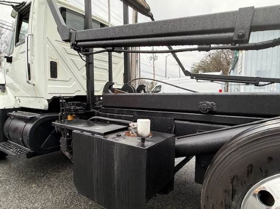 Picture of 2007 International 7600 Roll Off Truck, PreEmmisions, Cummins, Hauler, Dumpster, Trash, Recycling, Drop off, Tarp System Cummins ISM