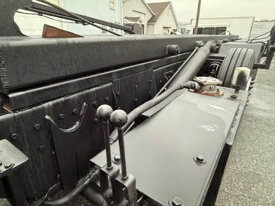 Picture of 2007 International 7600 Roll Off Truck, PreEmmisions, Cummins, Hauler, Dumpster, Trash, Recycling, Drop off, Tarp System Cummins ISM