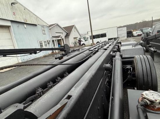 Picture of 2007 International 7600 Roll Off Truck, PreEmmisions, Cummins, Hauler, Dumpster, Trash, Recycling, Drop off, Tarp System Cummins ISM