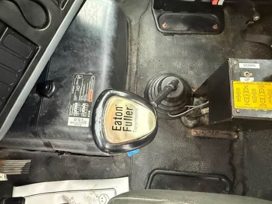 Picture of 2007 International 7600 Roll Off Truck, PreEmmisions, Cummins, Hauler, Dumpster, Trash, Recycling, Drop off, Tarp System Cummins ISM