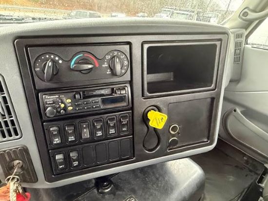 Picture of 2007 International 7600 Roll Off Truck, PreEmmisions, Cummins, Hauler, Dumpster, Trash, Recycling, Drop off, Tarp System Cummins ISM