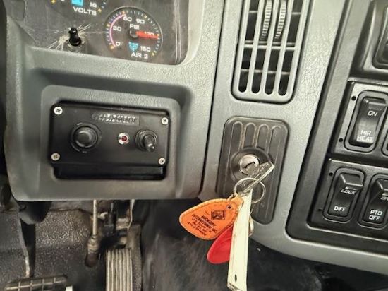 Picture of 2007 International 7600 Roll Off Truck, PreEmmisions, Cummins, Hauler, Dumpster, Trash, Recycling, Drop off, Tarp System Cummins ISM