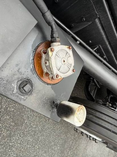 Picture of 2007 International 7600 Roll Off Truck, PreEmmisions, Cummins, Hauler, Dumpster, Trash, Recycling, Drop off, Tarp System Cummins ISM