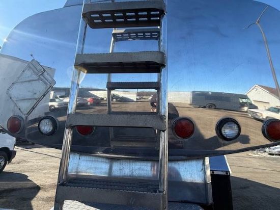 Picture of 2018 Peterbilt 337 Tanker Truck Fuel, Gas Diesel, Heating Oil, 2500 Gallons Propane, Delivery, Hauler, Hazmat, Air Ride, Veeder, Scully, Aluminum Tank PACCAR PX-6/PX-7