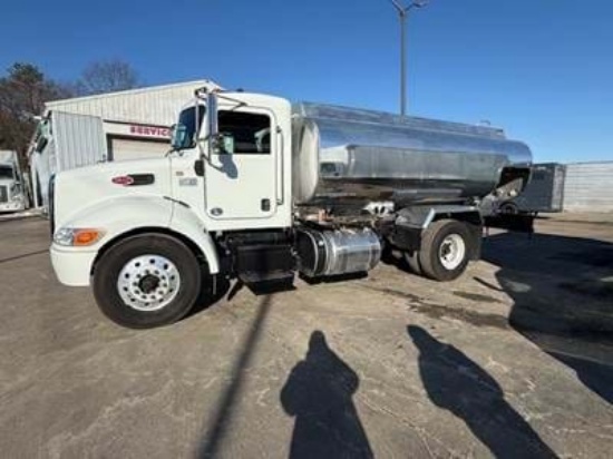 Picture for category Fuel Truck