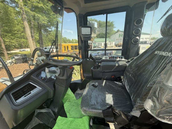 Picture of 2026 Hyundai HL940ATM