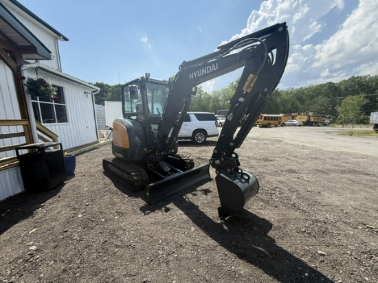 Picture of 2026 Hyundai HX35AZ