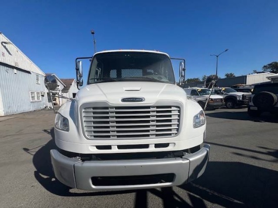 Picture of 2015 Freightliner M2 106 28ft Flatbed Truck - Flatbed / Platform Body