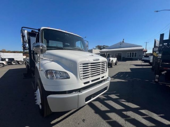 Picture of 2015 Freightliner M2 106 28ft Flatbed Truck - Flatbed / Platform Body